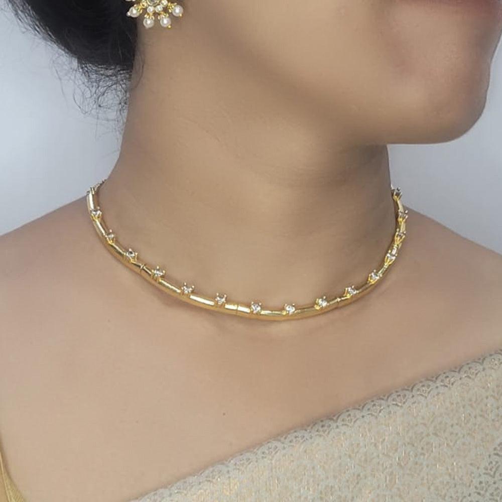 Sleek Gold Necklace with Sparkling Gemstones